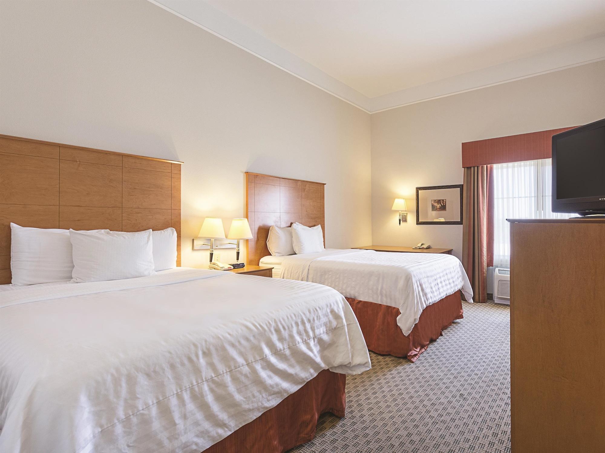 Baymont Inn & Suites Brenham Bagian luar foto