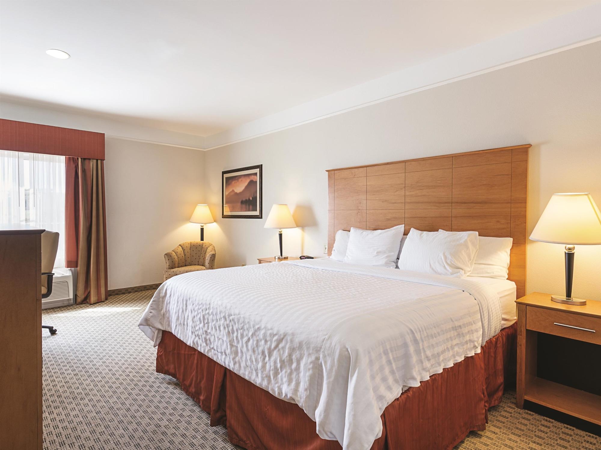 Baymont Inn & Suites Brenham Bagian luar foto