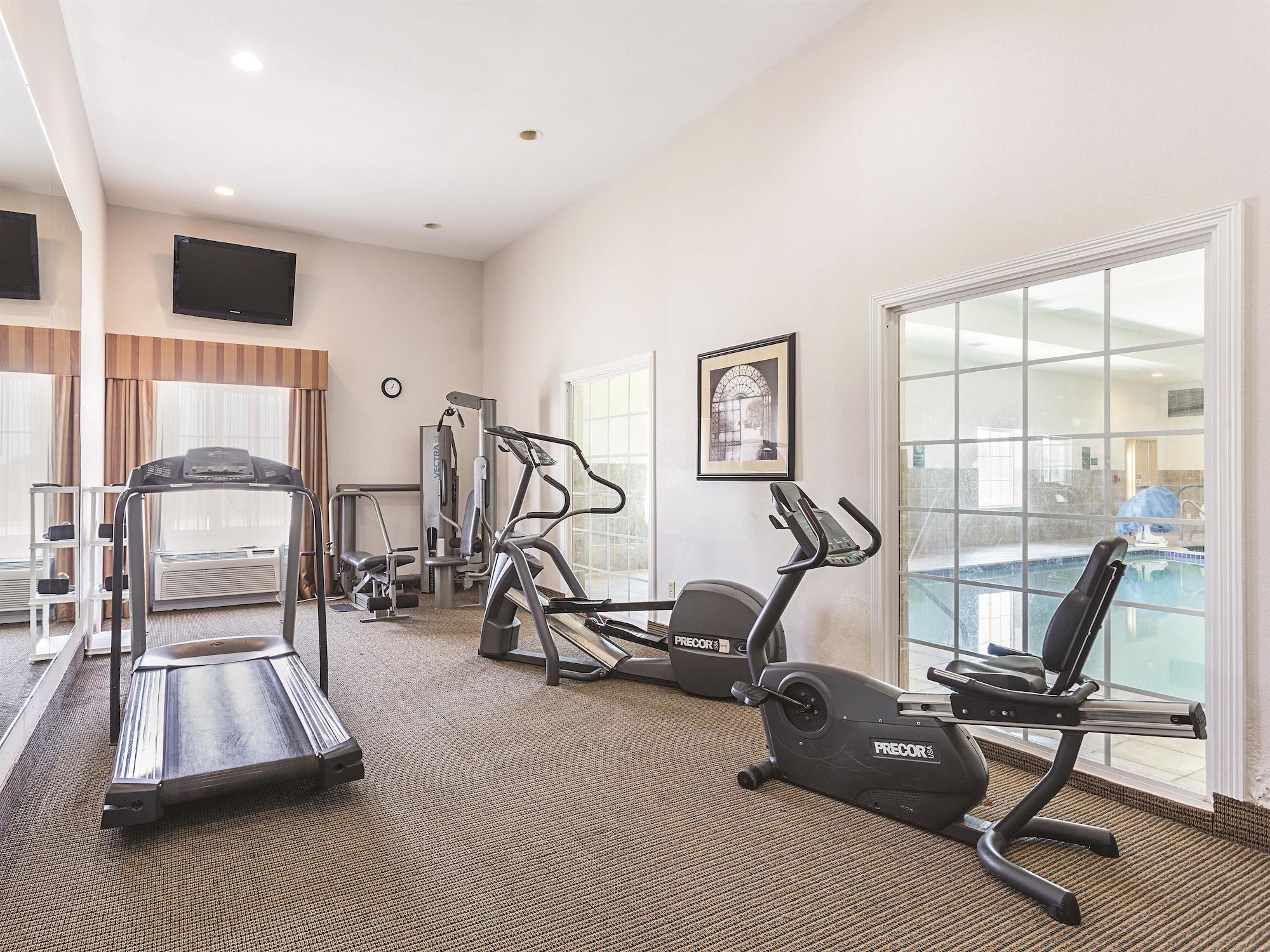 Baymont Inn & Suites Brenham Bagian luar foto