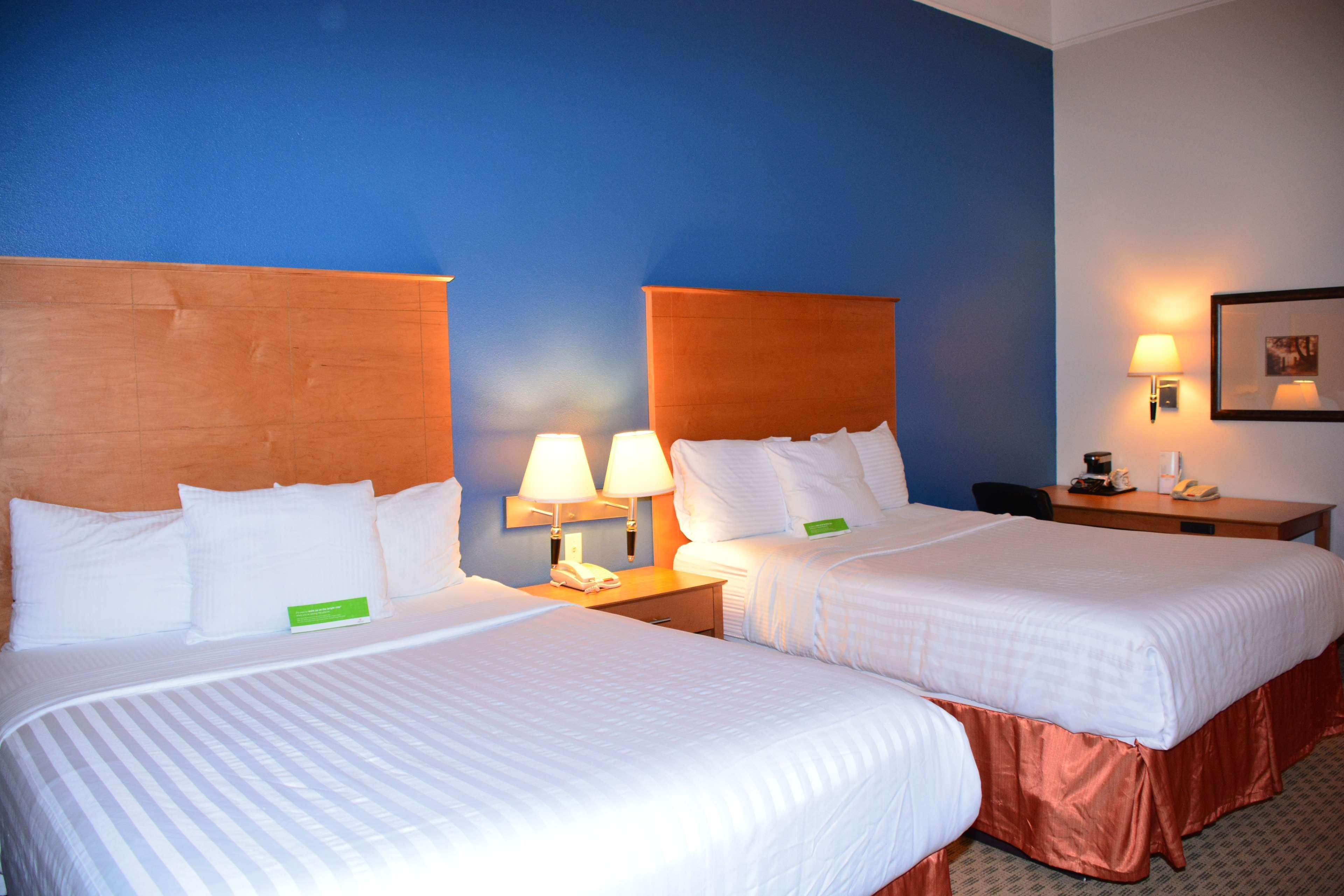 Baymont Inn & Suites Brenham Bagian luar foto