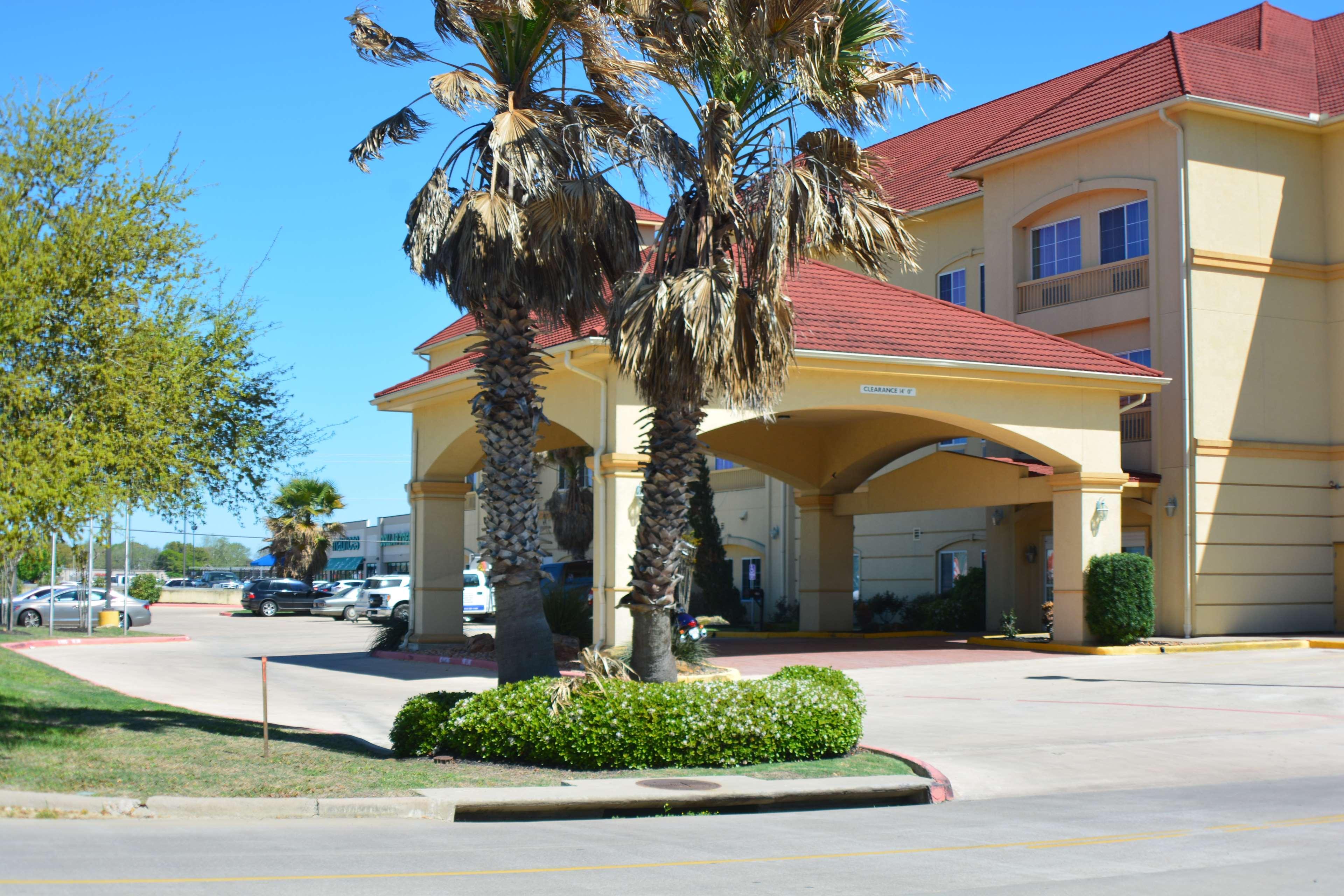 Baymont Inn & Suites Brenham Bagian luar foto