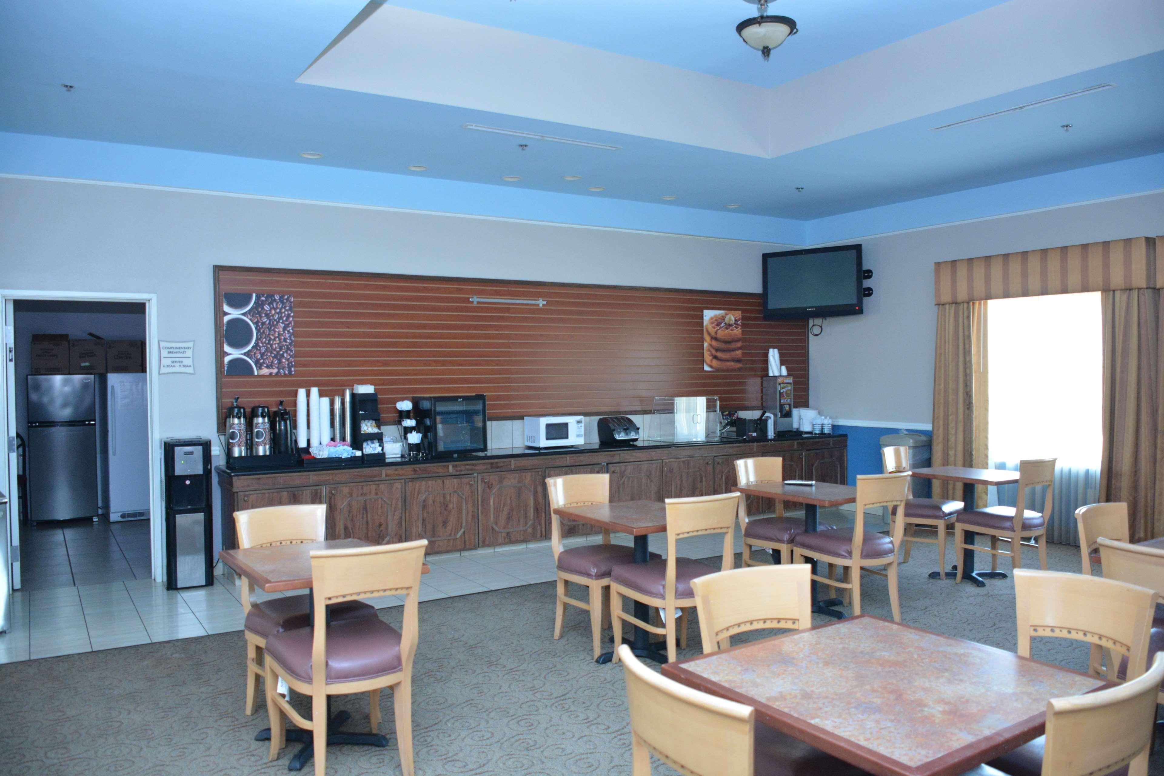 Baymont Inn & Suites Brenham Bagian luar foto