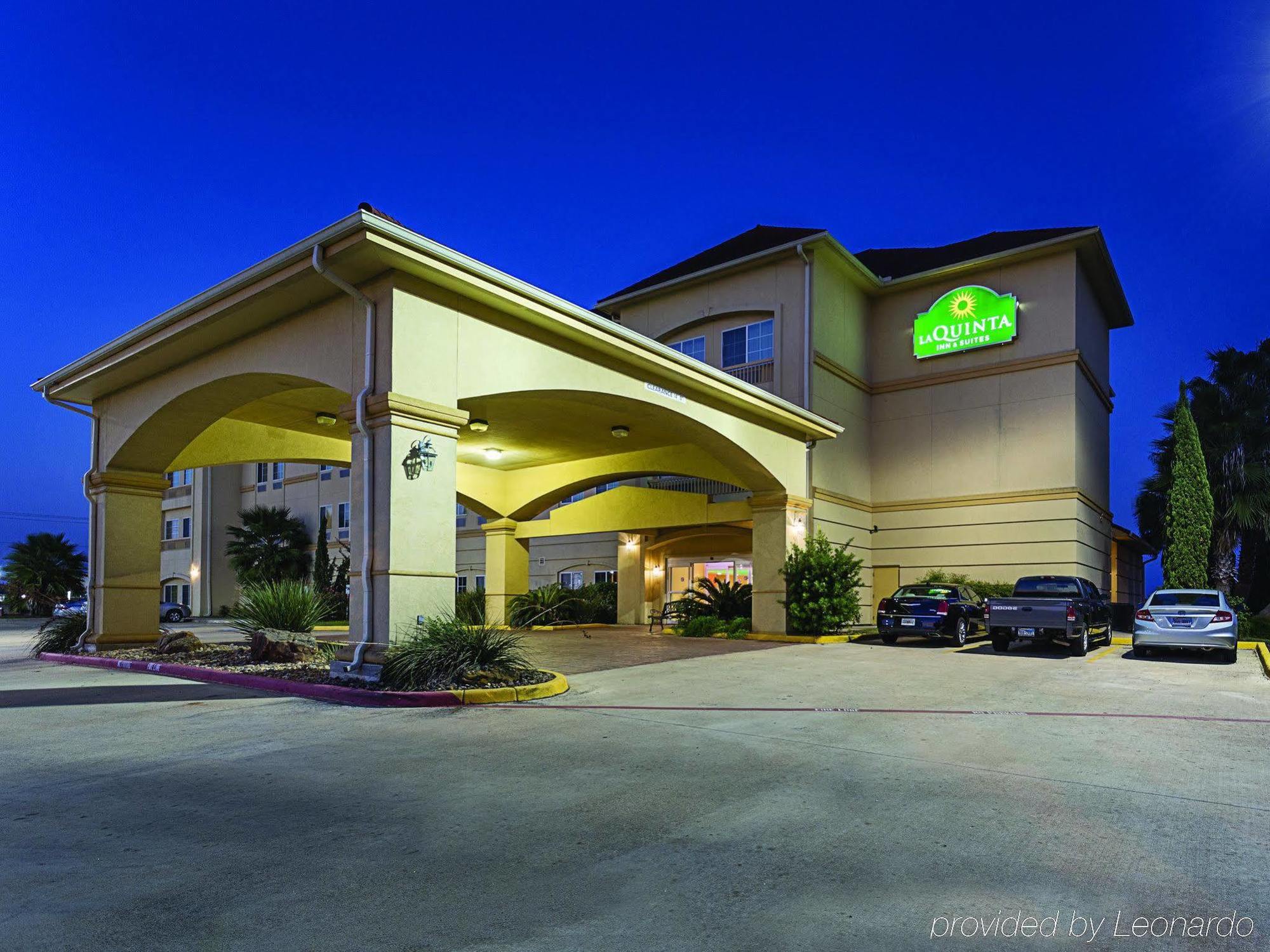 Baymont Inn & Suites Brenham Bagian luar foto