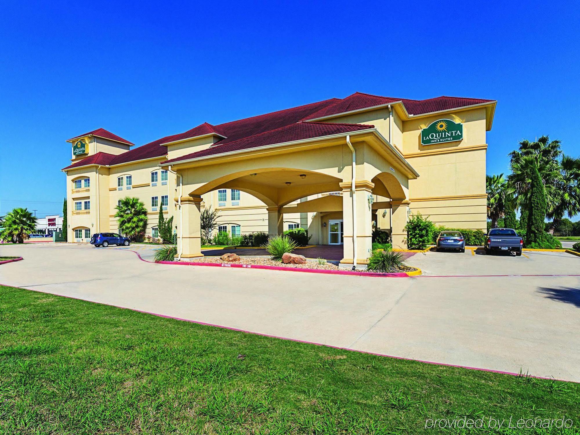 Baymont Inn & Suites Brenham Bagian luar foto