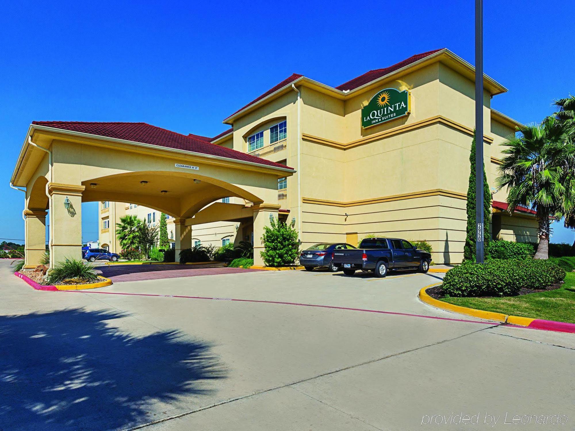 Baymont Inn & Suites Brenham Bagian luar foto