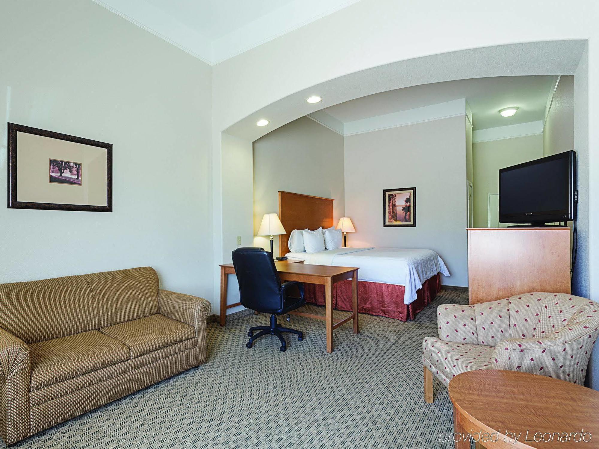 Baymont Inn & Suites Brenham Bagian luar foto