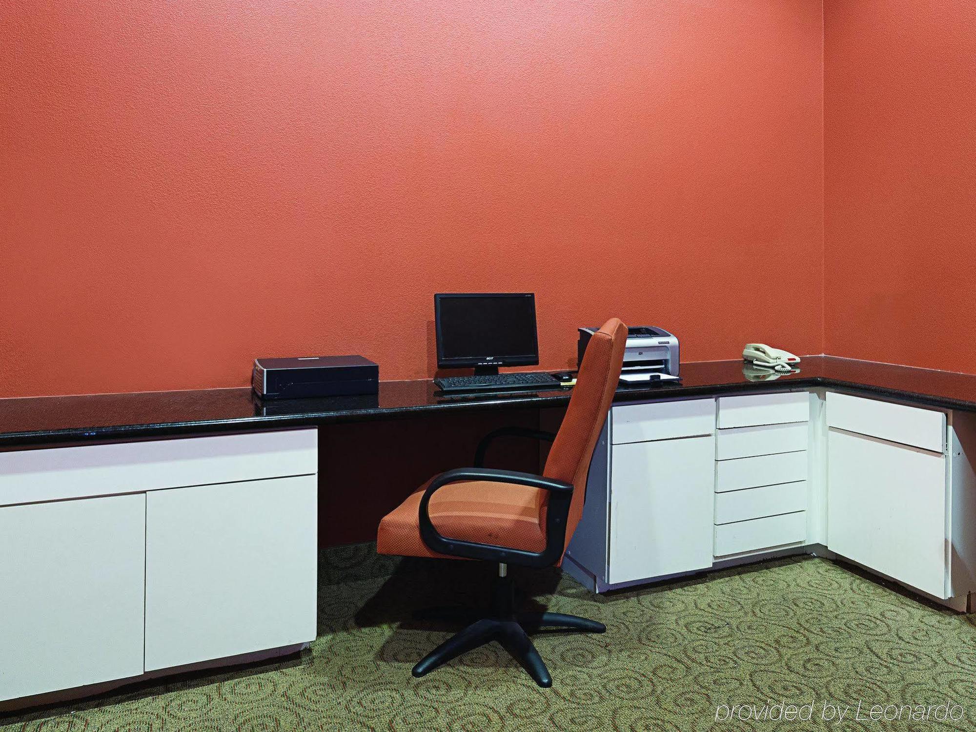 Baymont Inn & Suites Brenham Bagian luar foto