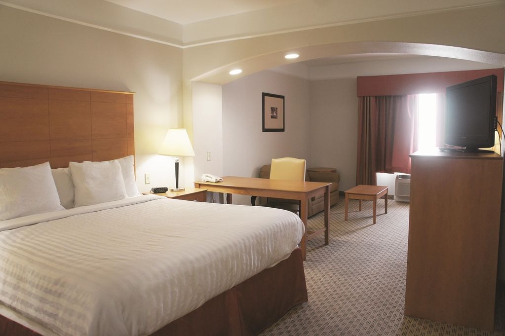 Baymont Inn & Suites Brenham Ruang foto