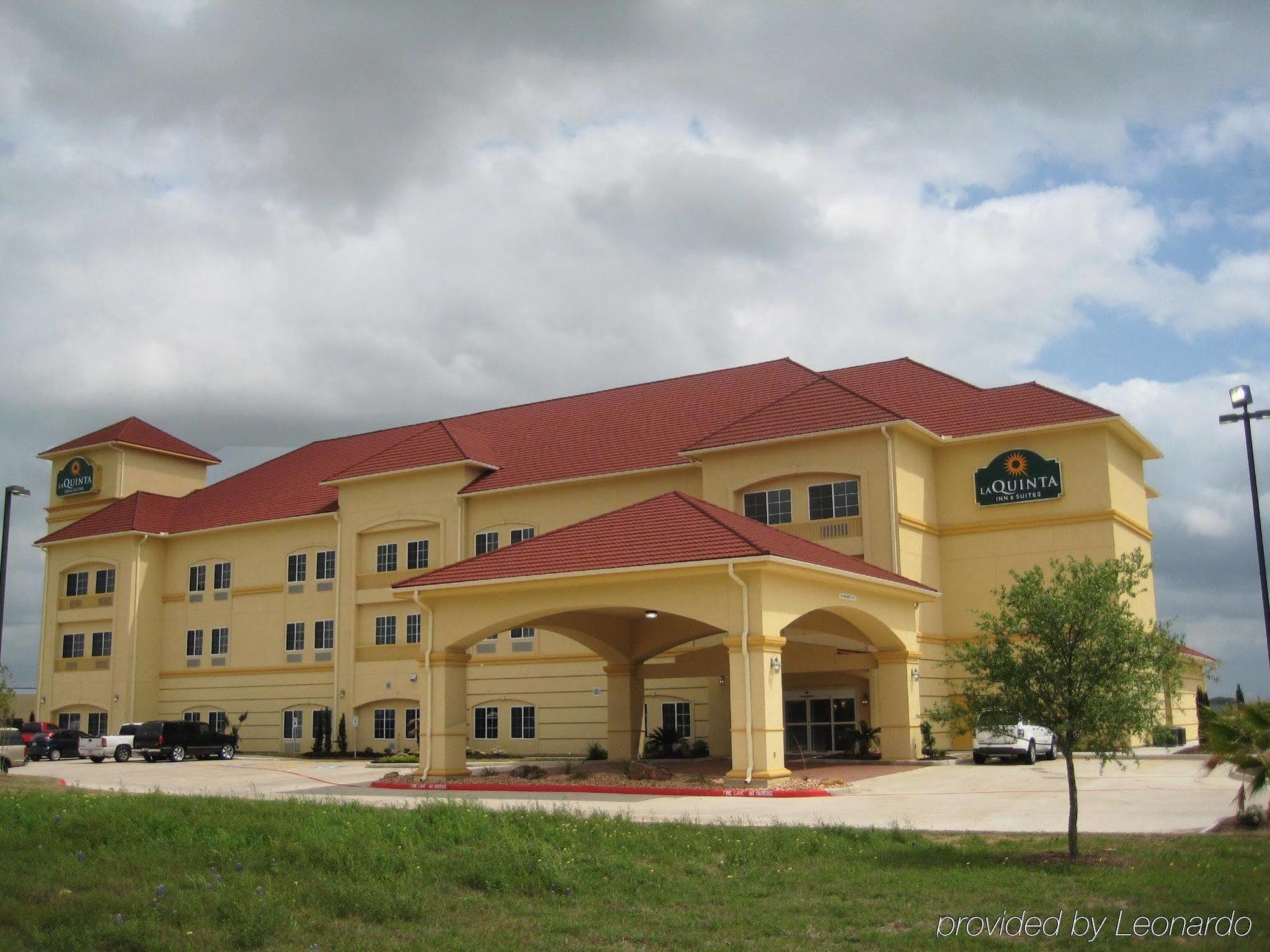 Baymont Inn & Suites Brenham Bagian luar foto
